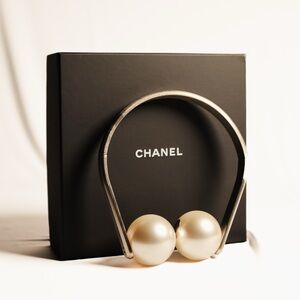 Chanel Runway Limited Edition Giant Pearls Choker